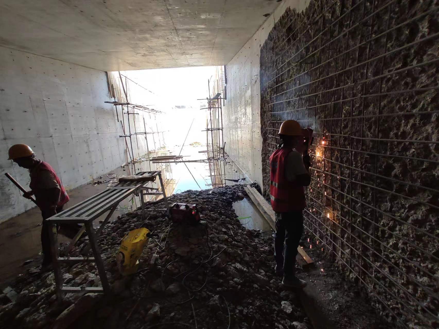 元江挖断承重墙导致楼体开裂，加固施工方案出炉